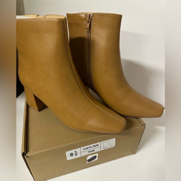 Journee Collection Shoes - NEW Journee Collection Haylinn Tan Blocked Heeled Boots Size 6.5